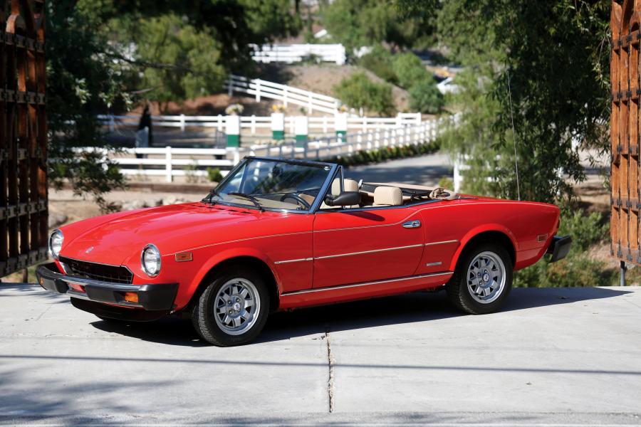  Pininfarina Spider Azzura 1983 года  (фото 1 из 8)
